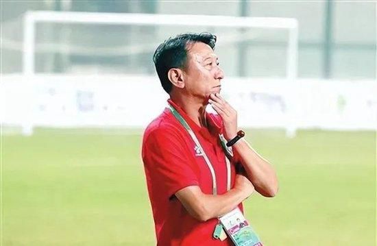 边吃边摸