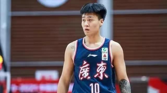 男生弯腰 自口