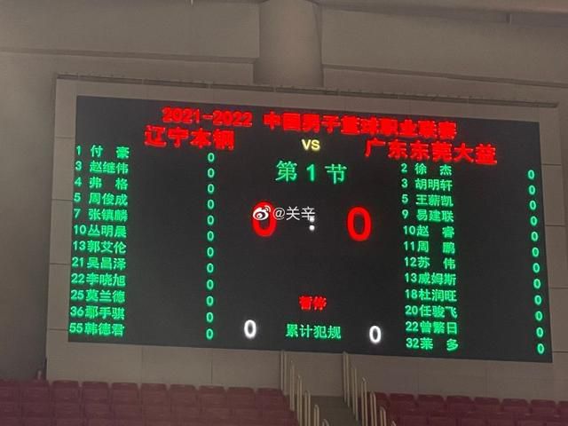 穿jk白丝被粉嫩脚底